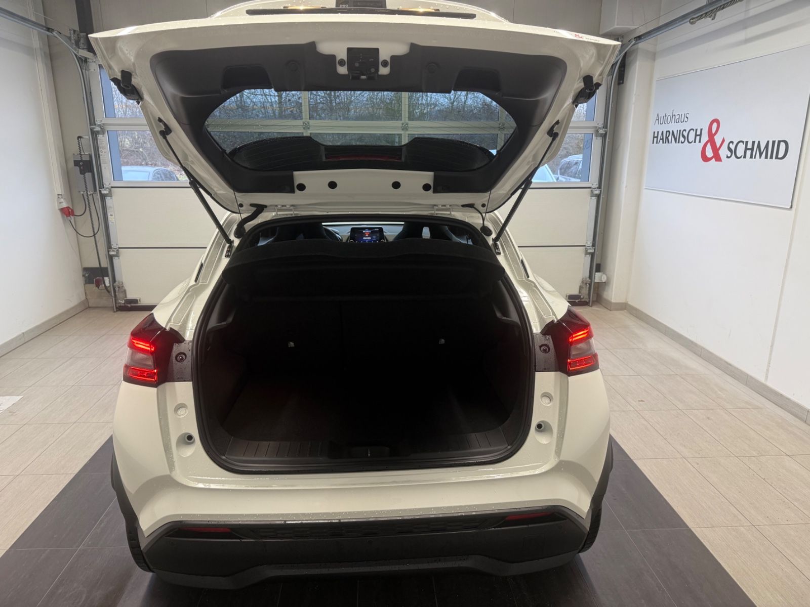 Fahrzeugabbildung Nissan Juke Hybrid Tekna; Leder, 19Zoll, 360°