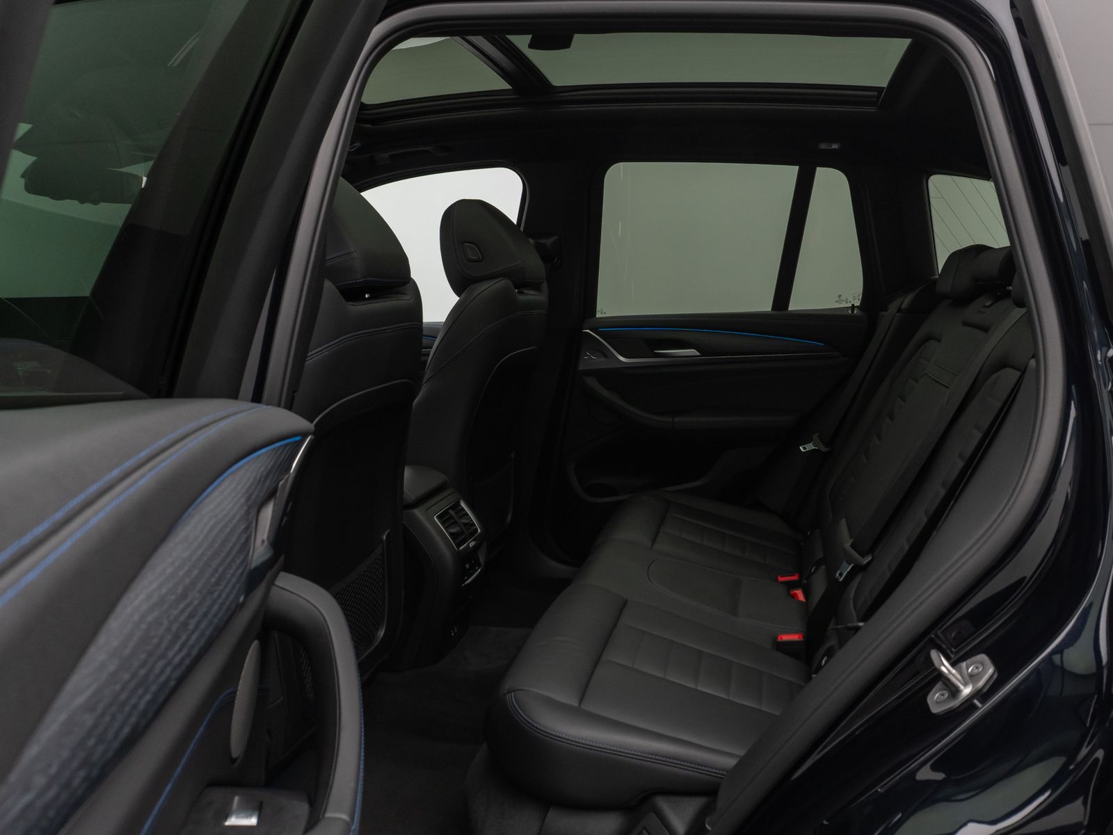 Fahrzeugabbildung BMW iX3 Impressive M Sport Panorama 360°HUD DAB H/K