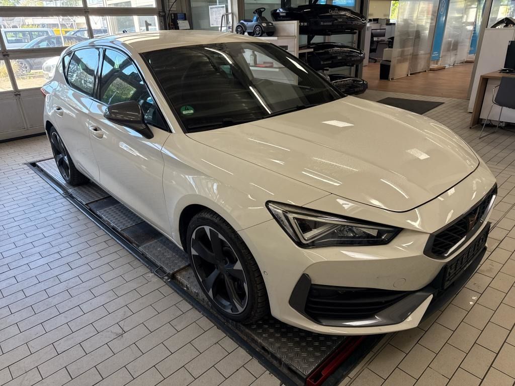 Cupra Leon — hlavná fotografia