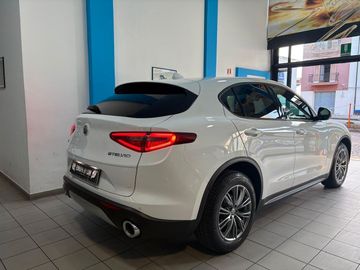 Alfa-Romeo Stelvio - 10