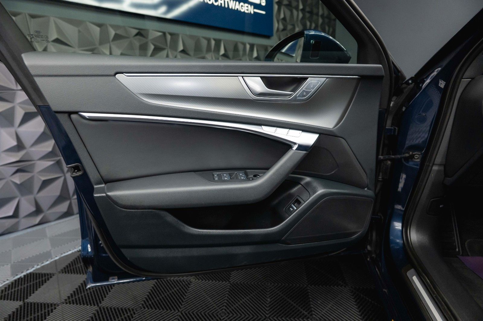 Fahrzeugabbildung Audi A6 55 TFSI quattro S-Line Sport Black Design ACC