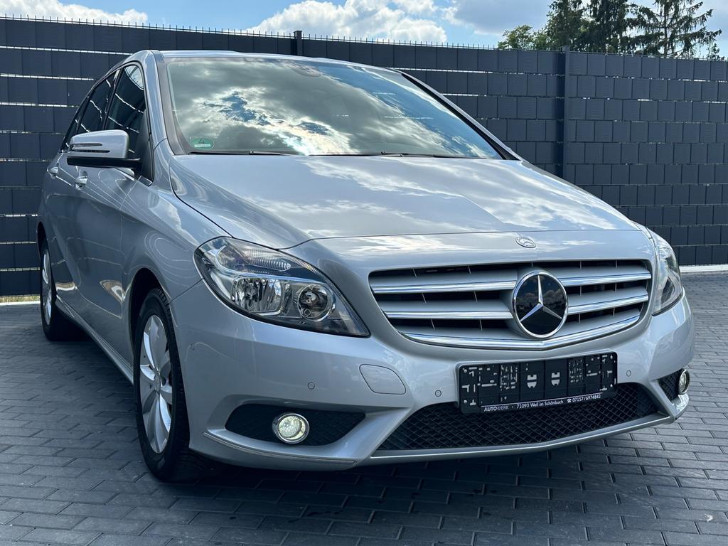 Mercedes-Benz B 180