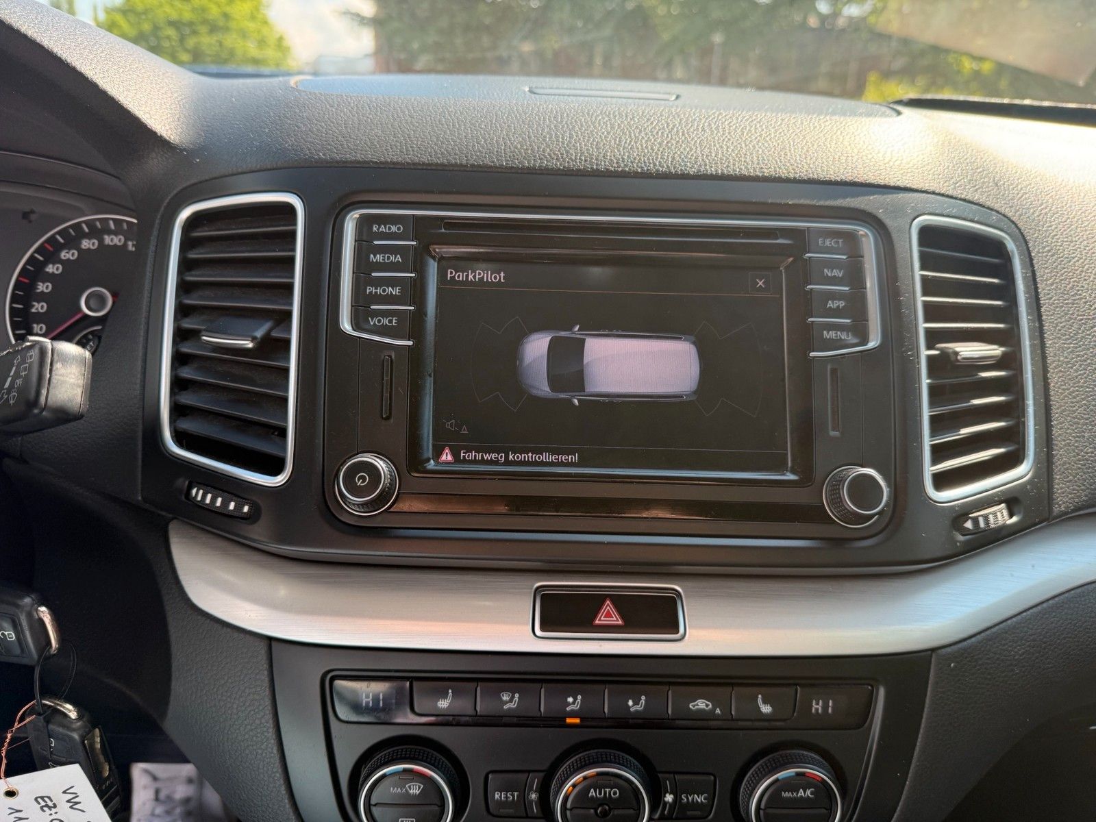 Fahrzeugabbildung Volkswagen Sharan Comfortline Automatik 7. Sitzer