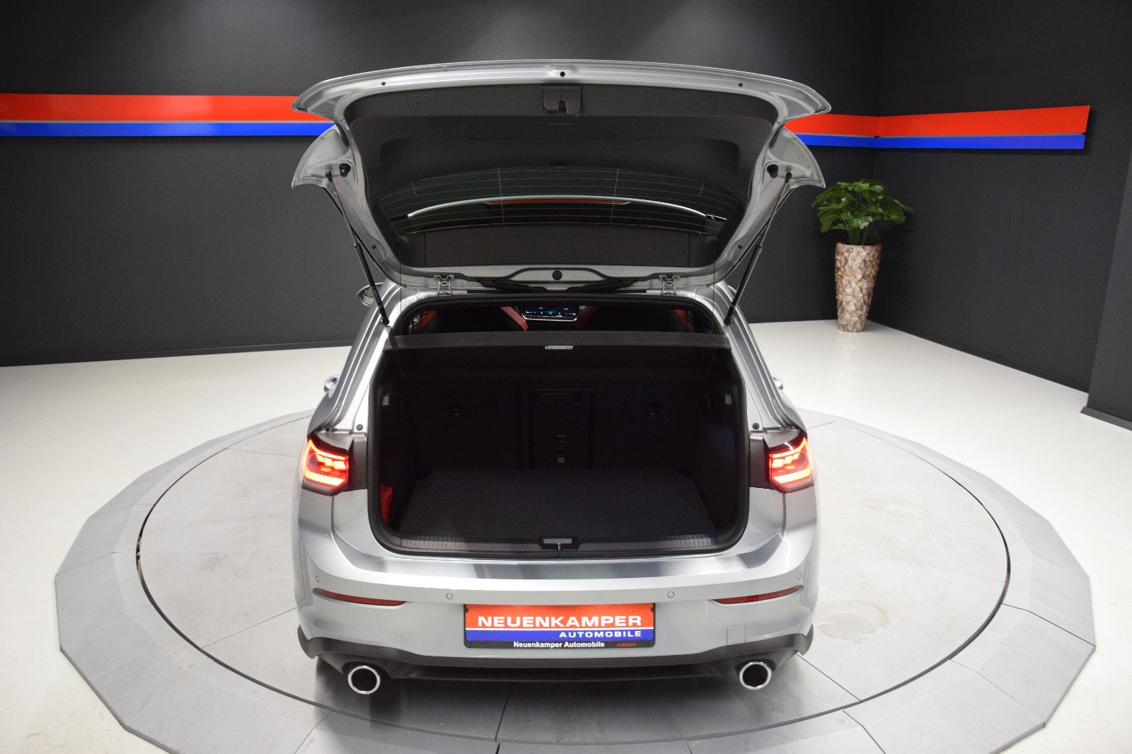 Fahrzeugabbildung Volkswagen Golf 2.0 TSI GTI Panorama DCC H&k ACC Kamera