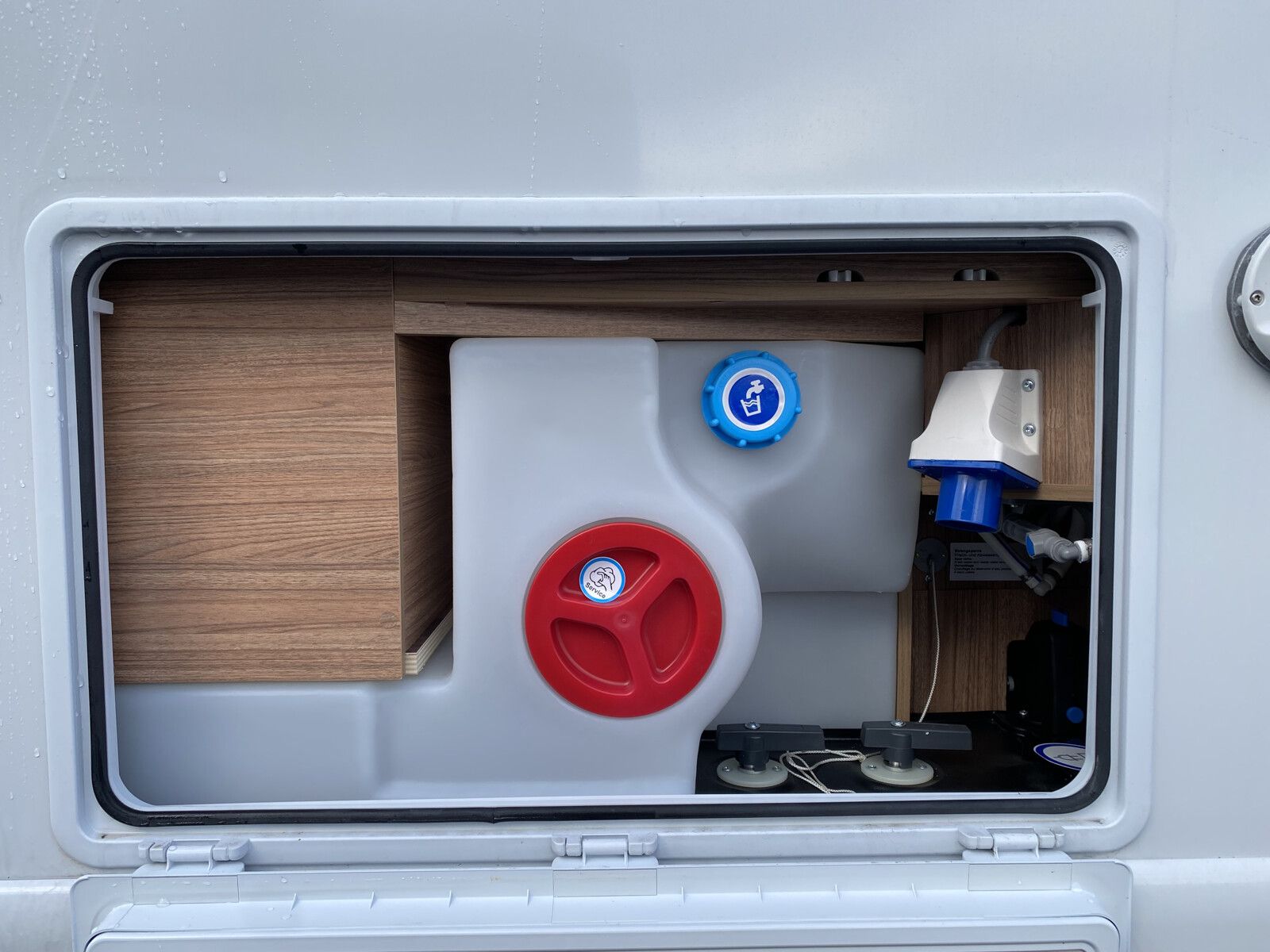 Fahrzeugabbildung Weinsberg CaraCompact EDITION PEPPER 600 MEG Dachklima