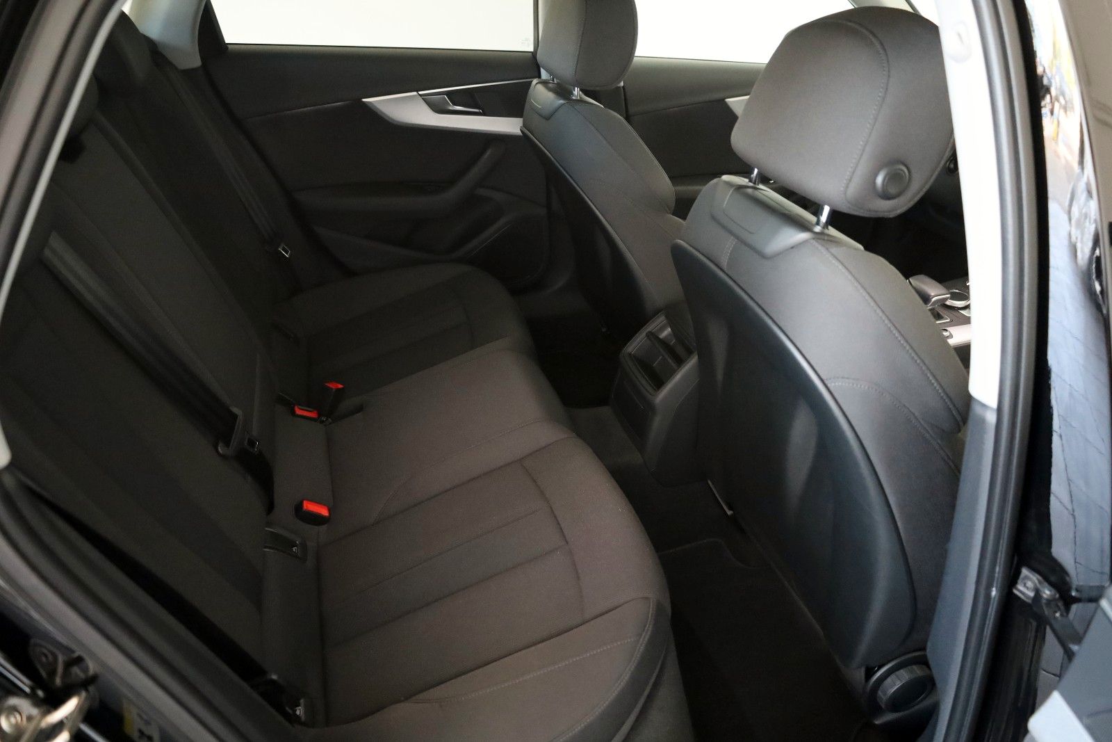 Fahrzeugabbildung Audi A4 Lim. sport,S line,Navi,LED,SH,8fach bereift