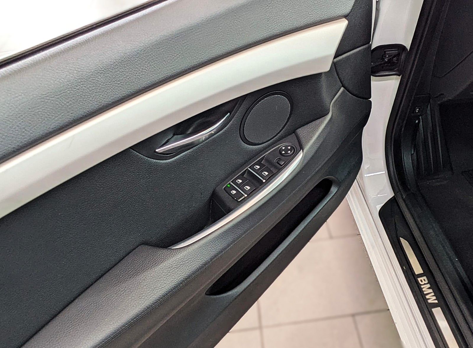 Fahrzeugabbildung BMW 530d GT xDRIVE LEDER PANO NAVI HiFi HUD STANDH.