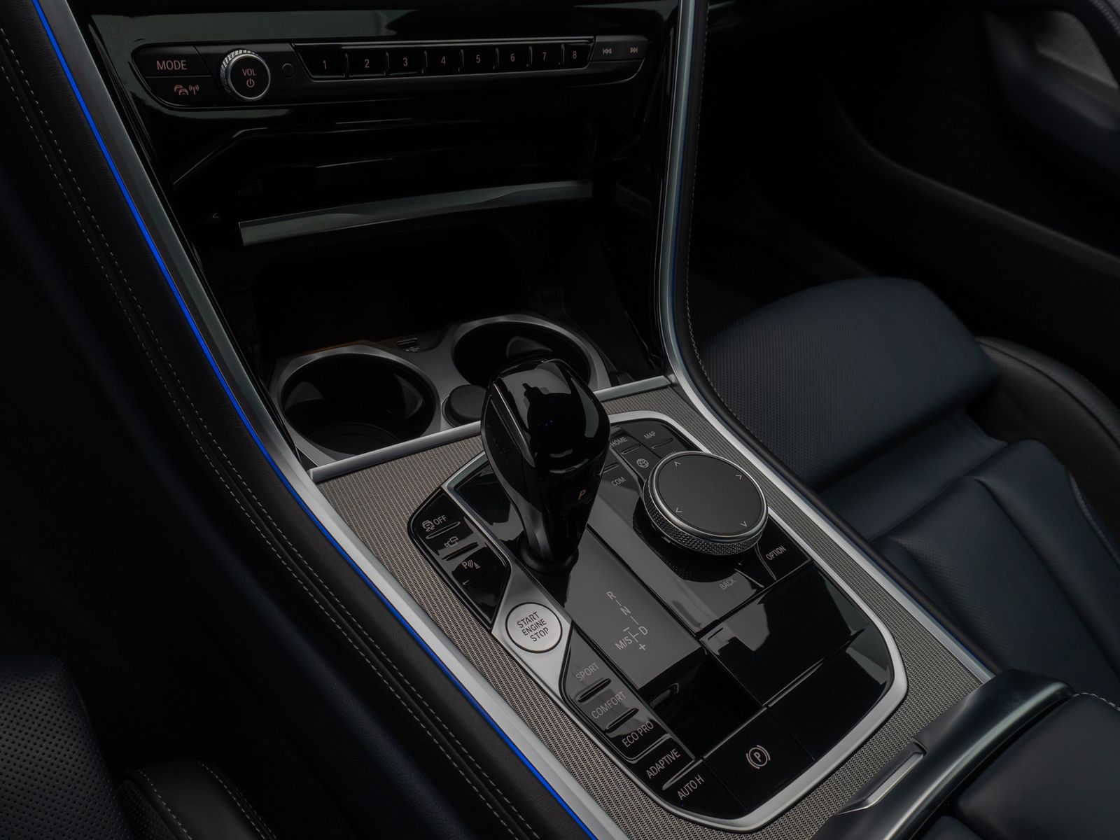 Fahrzeugabbildung BMW 840d xD Coupé B&W 360° SoftCl DisplKey Laser 20"