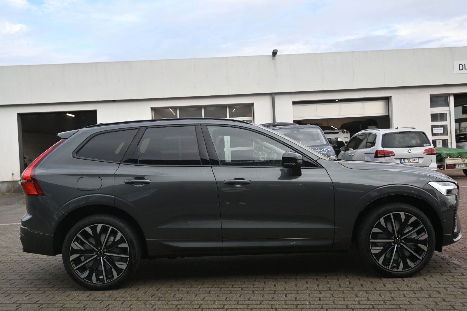 Fahrzeugabbildung Volvo XC60 Recharge T6 AWD Plus Dark