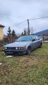 BMW 735i 1990 - graue BMW 735