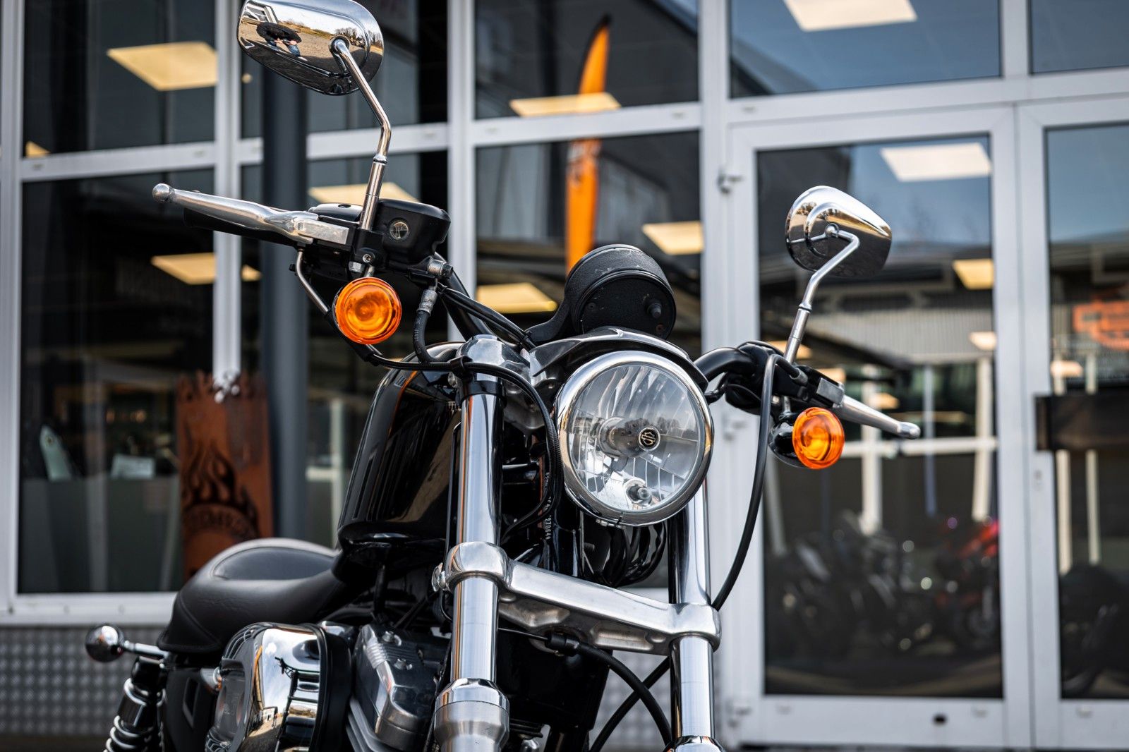 Fahrzeugabbildung Harley-Davidson XL883L SUPERLOW SPORTSTER - VIVID BLACK