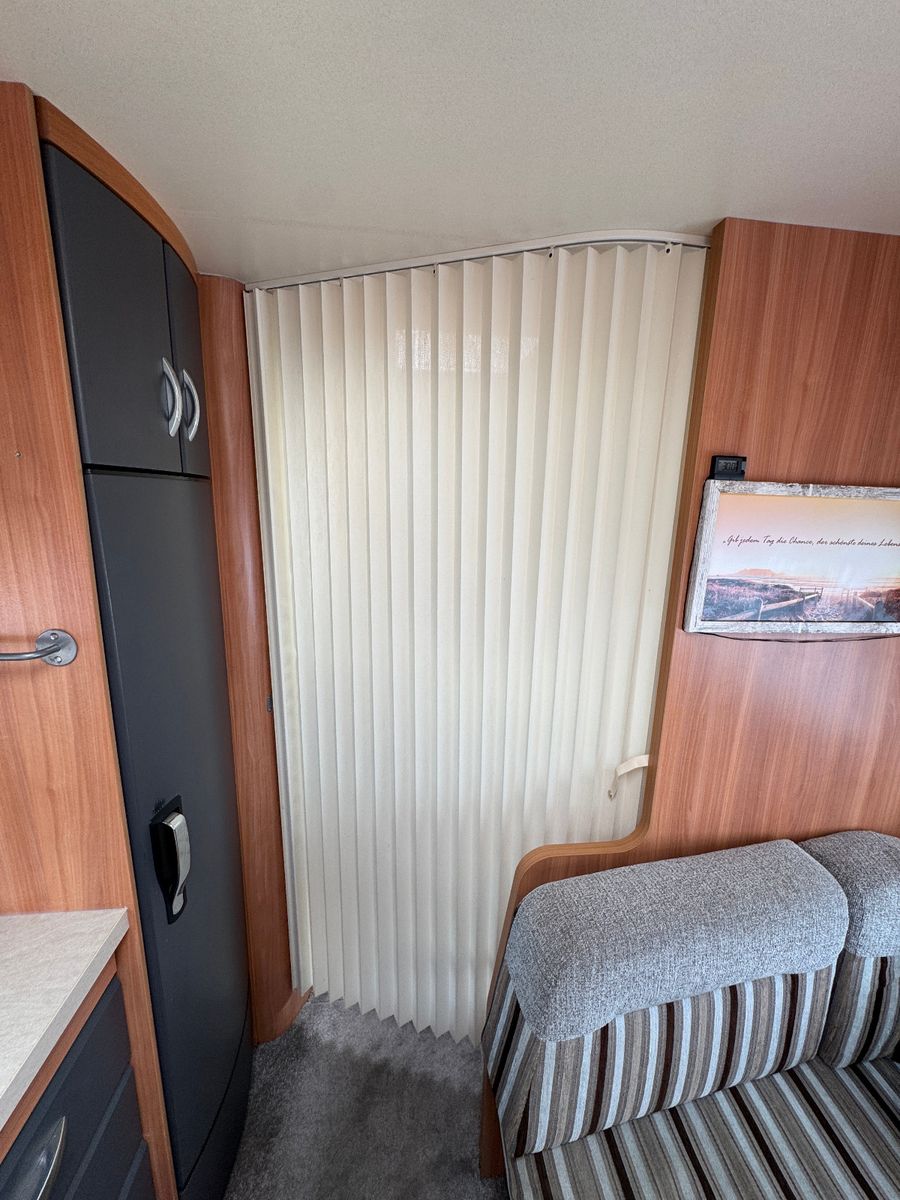 Fahrzeugabbildung Hobby 545 KMF DE LUXE SAT TV MOVER RUNDSITZGRUPPE