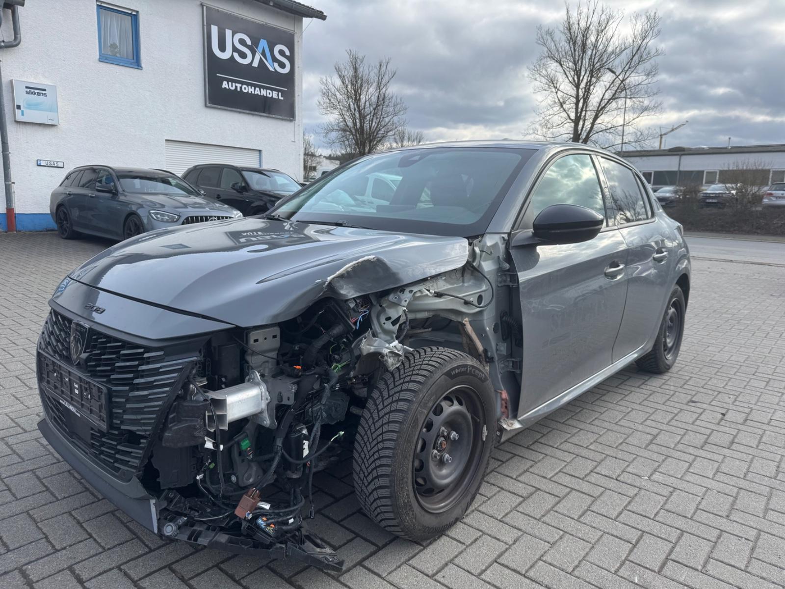 Peugeot 208 Allure Active 1.2 ltr 74KW 360 Grad-Kamera