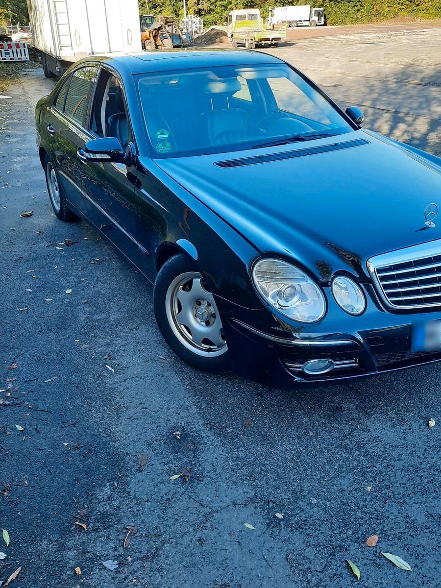 Mercedes-Benz 220