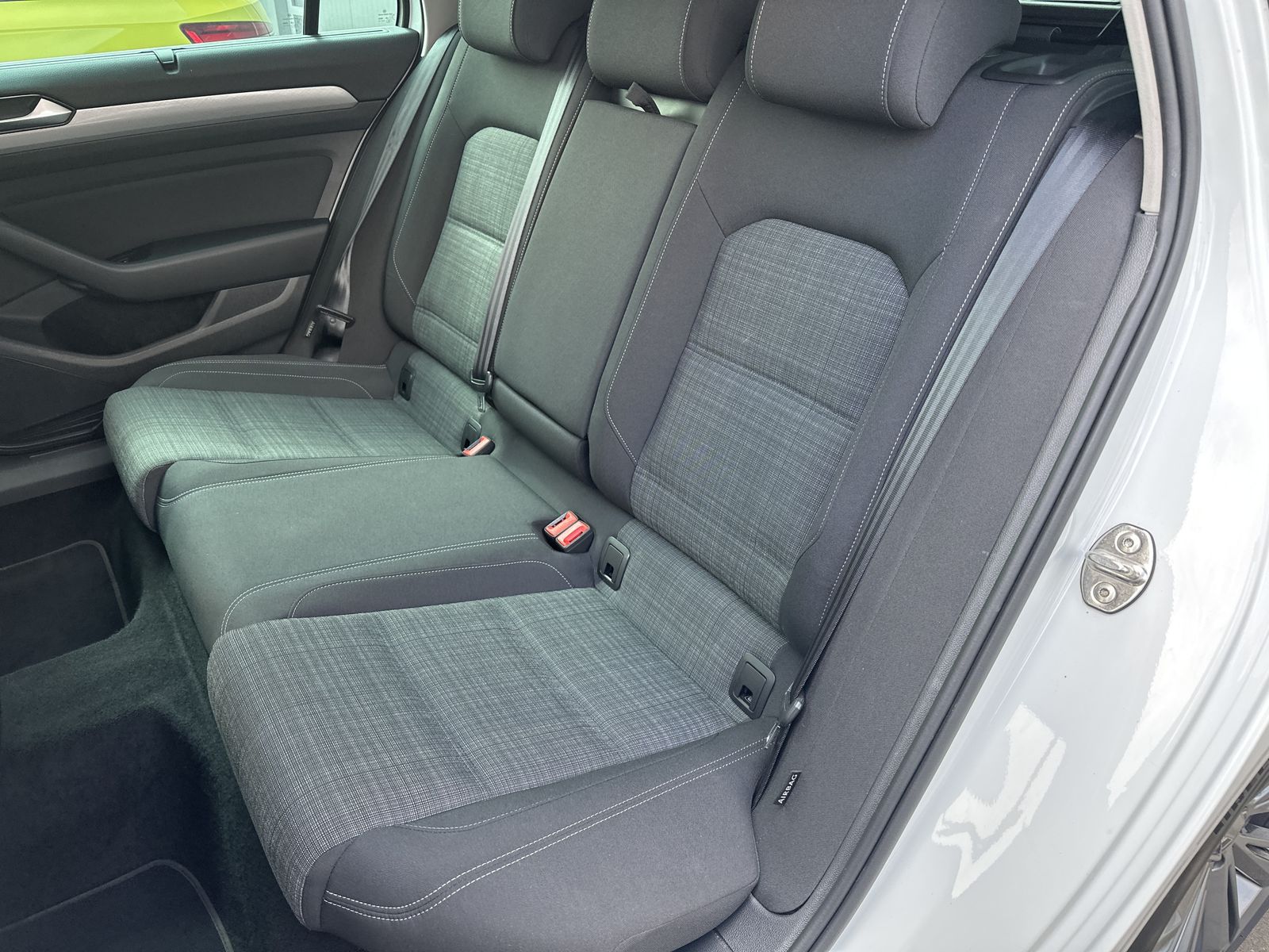 Fahrzeugabbildung Volkswagen Passat Variant 2.0 TDI DSG Business 4Motion NAV