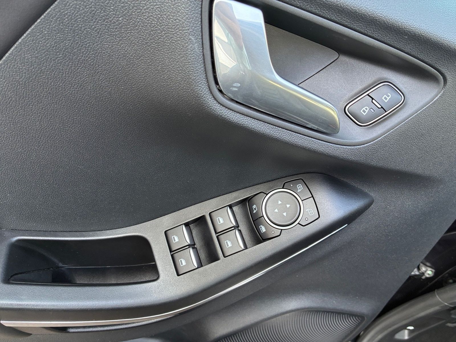 Fahrzeugabbildung Ford Puma 1.0 EcoBoost Automatik ST-Linie Vignale LED