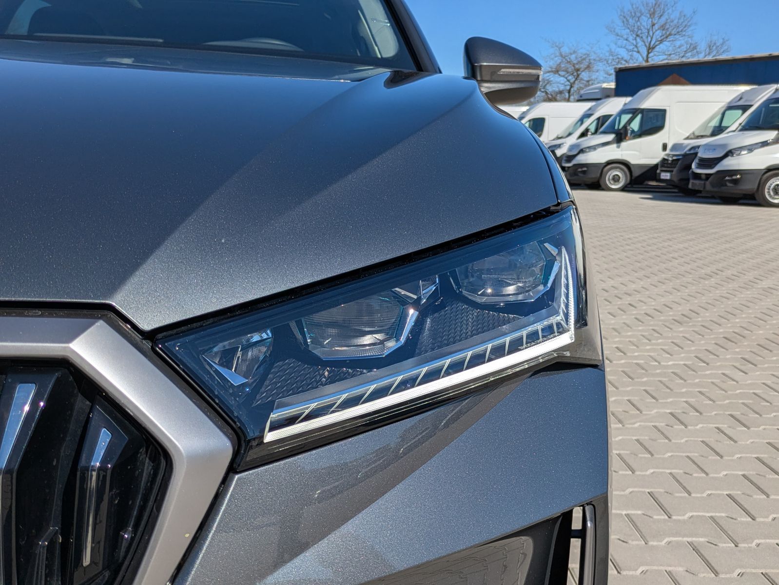 Fahrzeugabbildung SKODA Superb 2.0 TDI 4x4 Selection MATRIX*AHK*PANO*19"