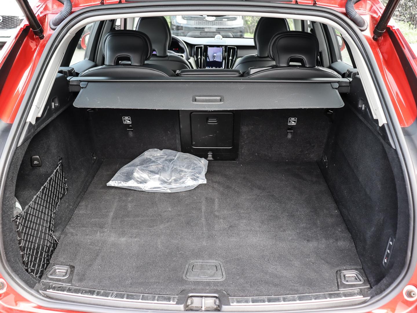 Volvo XC60 Inscription Recharge Plug-In Hybrid AWD HUD