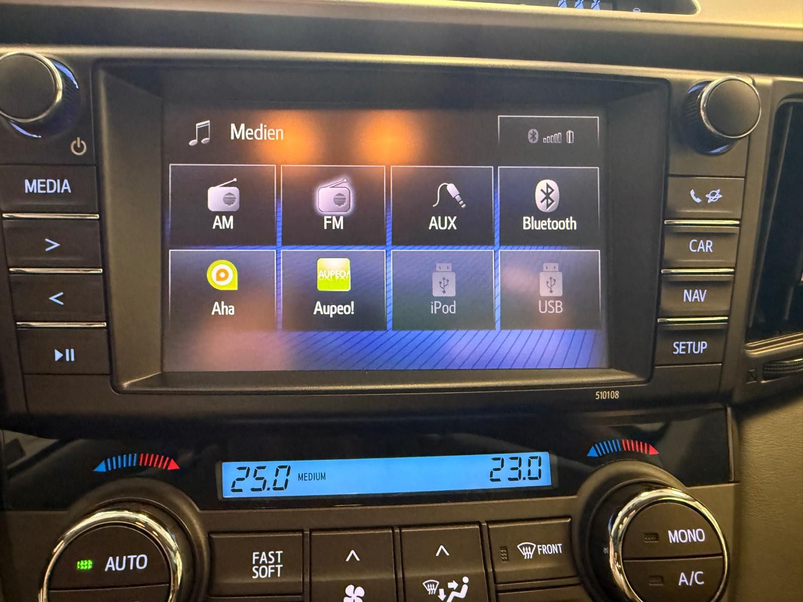 Fahrzeugabbildung Toyota RAV 4 RAV4 Hybrid Edition/ 1.HAND/AHK/KAMERA/LED