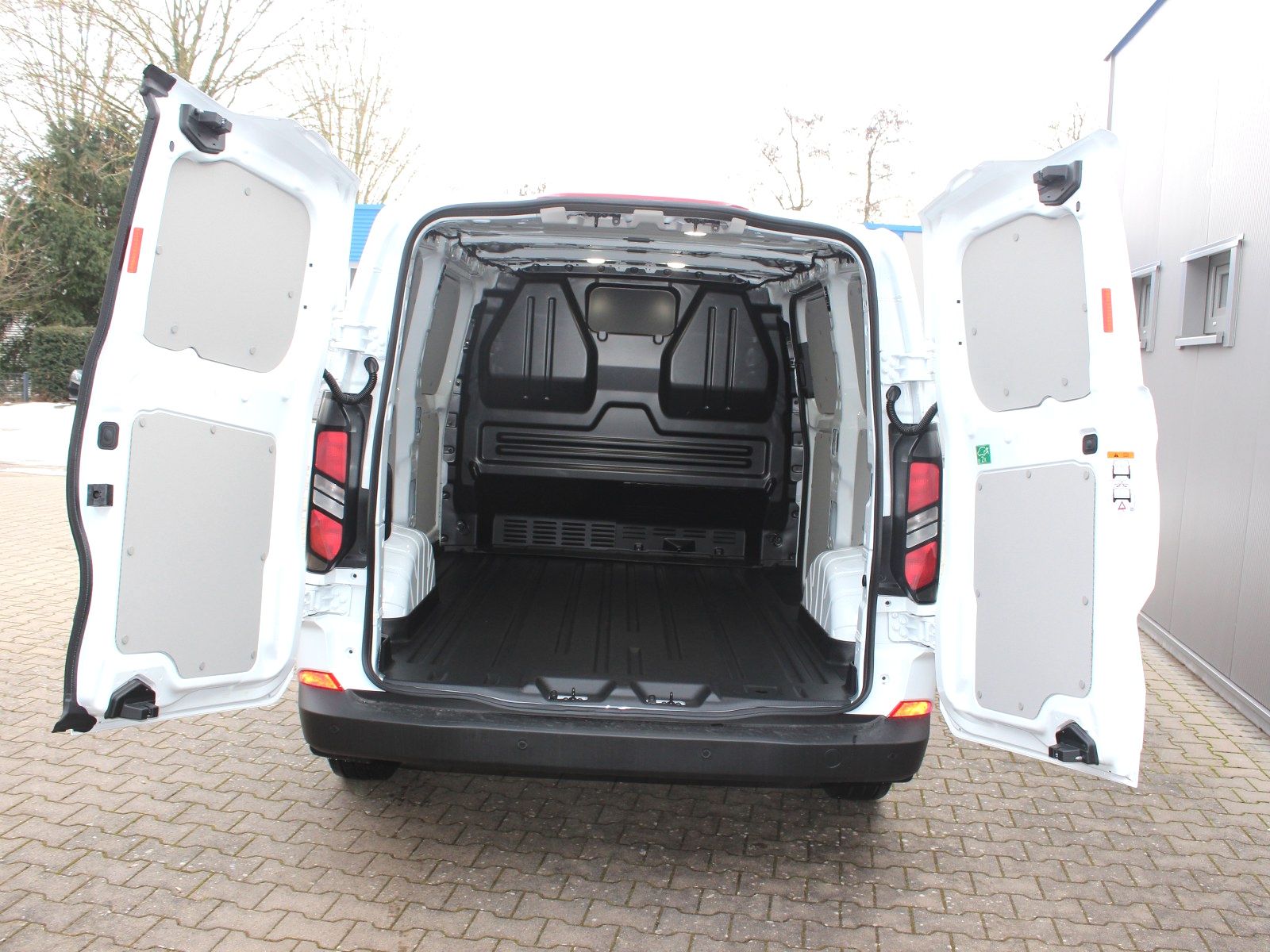 Fahrzeugabbildung Ford Transit Custom 320 L1 Trend FWD Plug-in Hybrid