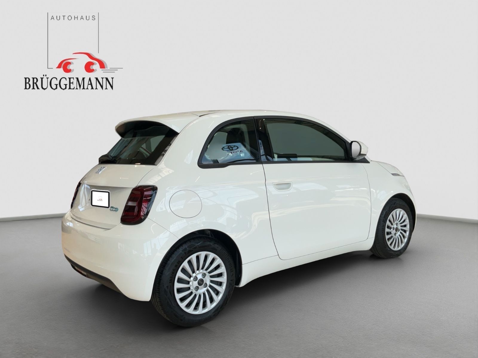 Fahrzeugabbildung Fiat 500e + Ganzjahresreifen
