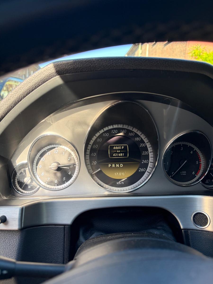 Mercedes-Benz E200 2011 — photo 7