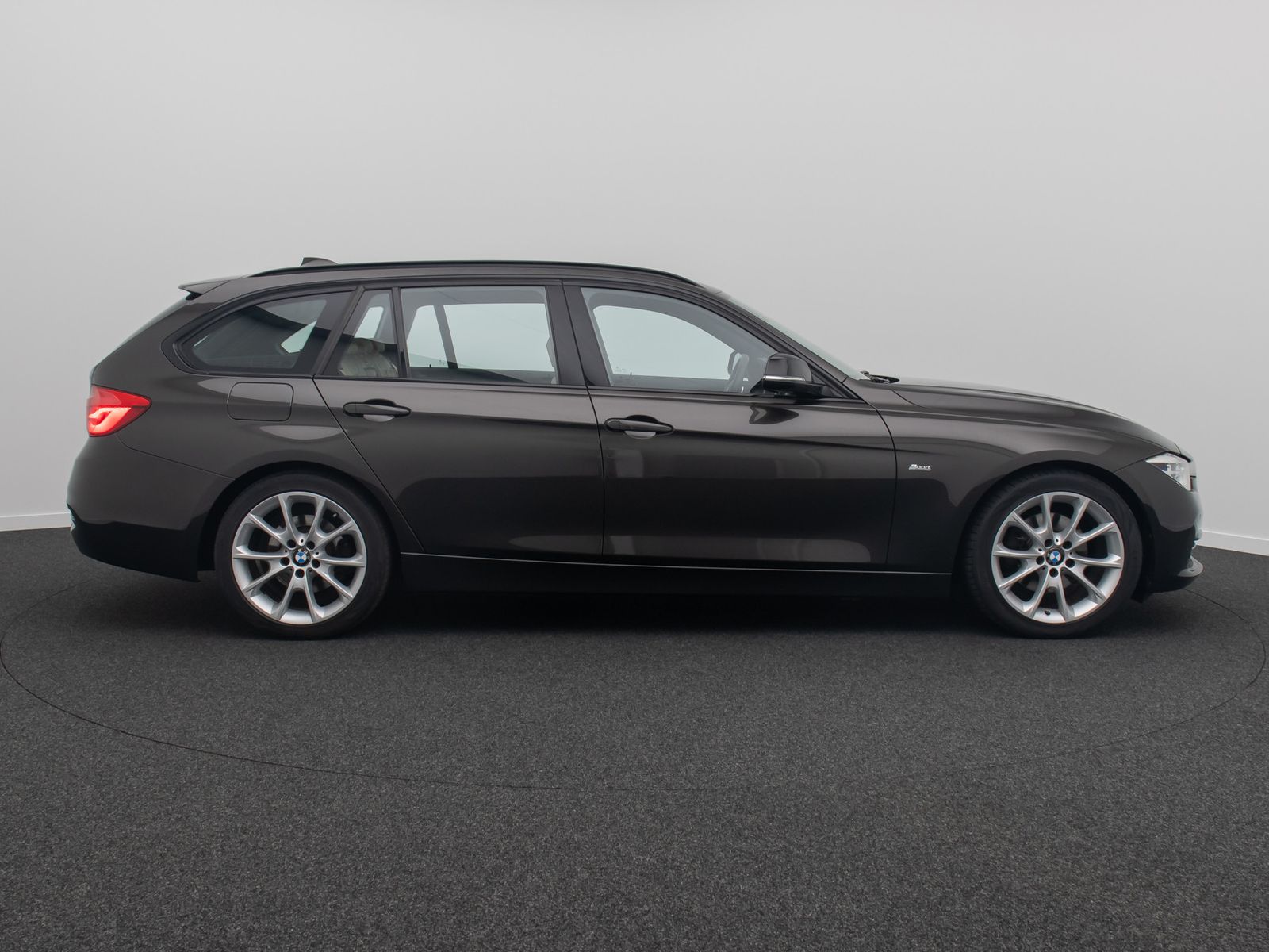 Fahrzeugabbildung BMW 320d SportLine Kamera HiFi NaviPro Alarm Komfort