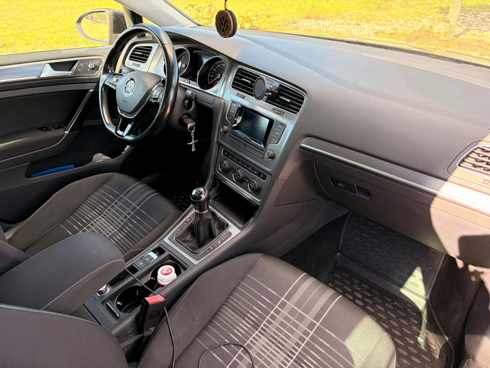 Volkswagen Golf 2015 — двигун 150 HP (110kW)