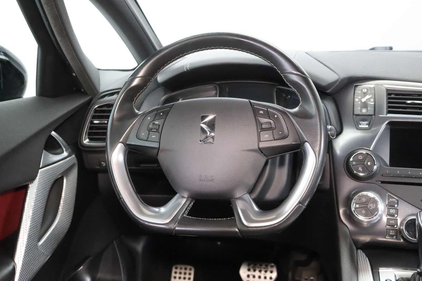Fahrzeugabbildung DS Automobiles DS5 2.0 HDi SportChic * HUD * LEDER * Navi