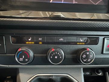 MYAUTOCENTER – Gebraucht- und Jahreswagen mit Werkstattservice in Pfaffenhofen Volkswagen T6.1 Transporter Kasten 4MOTION *1. Hand*AHK*LED