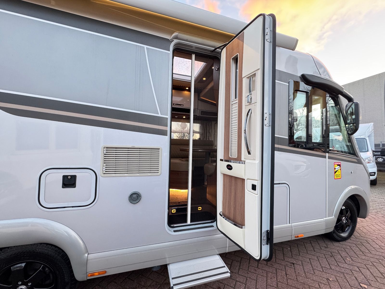 Fahrzeugabbildung Carthago Chic e-line I 51 QB MERCEDES 418 CDI 9GT 1.HAND