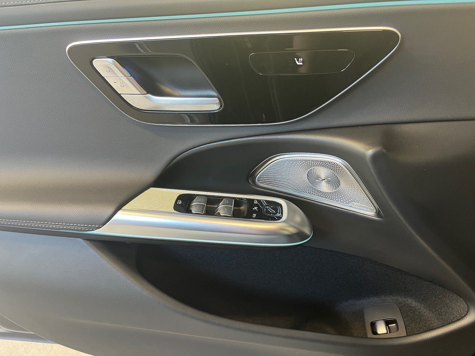 Fahrzeugabbildung Mercedes-Benz E 300 de AMG*Distronic*360*Pano*Burmester*Totwin