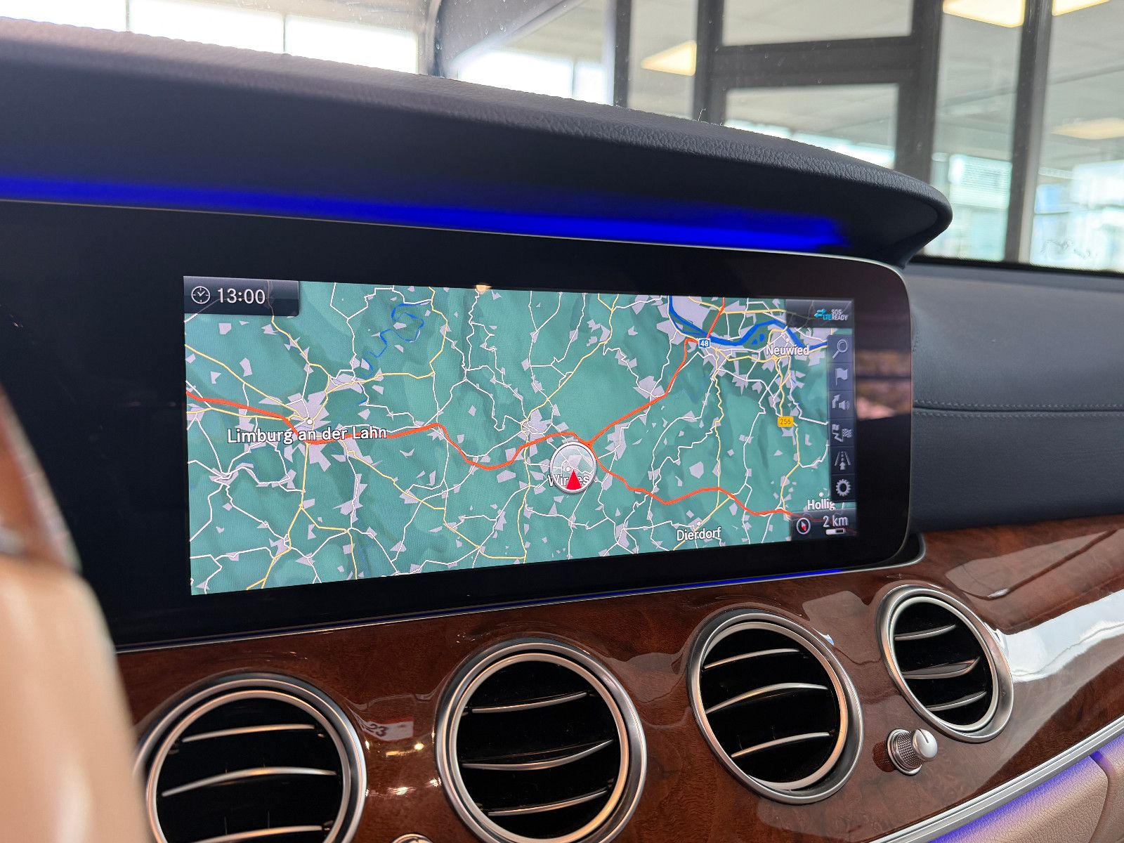 Fahrzeugabbildung Mercedes-Benz E 300 de/AMG/HEAD-UP/VIRTUAL/AMBIENTE/BURMESTER/