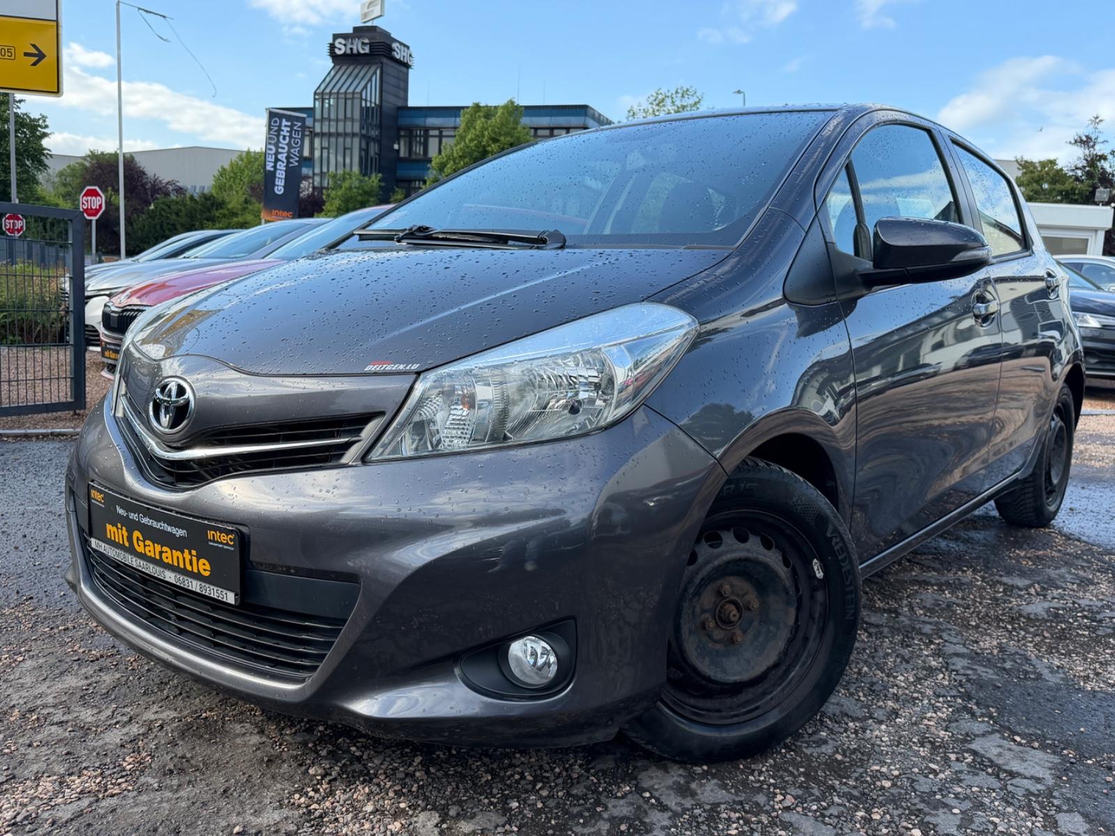 Toyota Yaris/ KAMERA / SCHECKHEFT