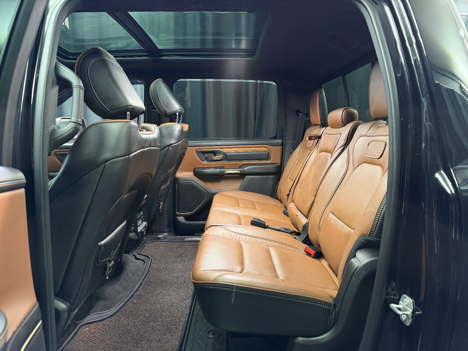 Fahrzeugabbildung Dodge RAM 1500 5.7 HEMI 4x4 Longhorn|AHK|NAVI|PANO