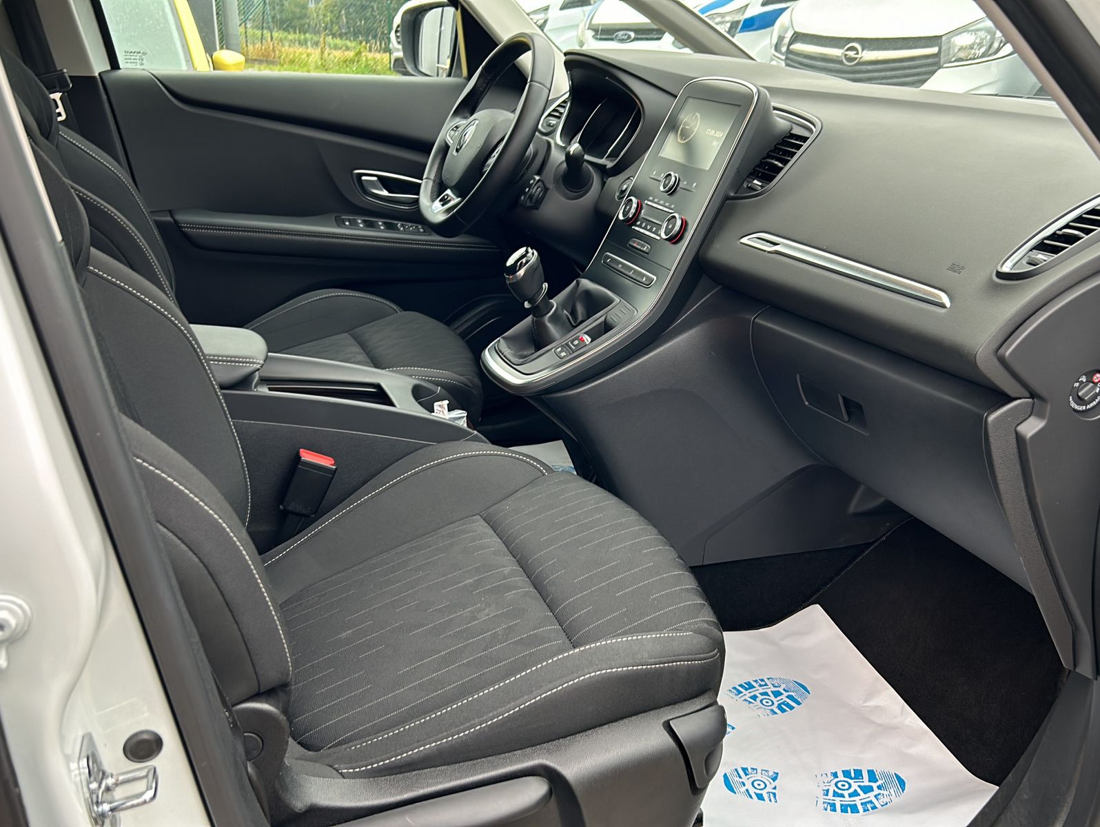 Fahrzeugabbildung Renault Grand Scenic BLUE dCi 120 LIMITED