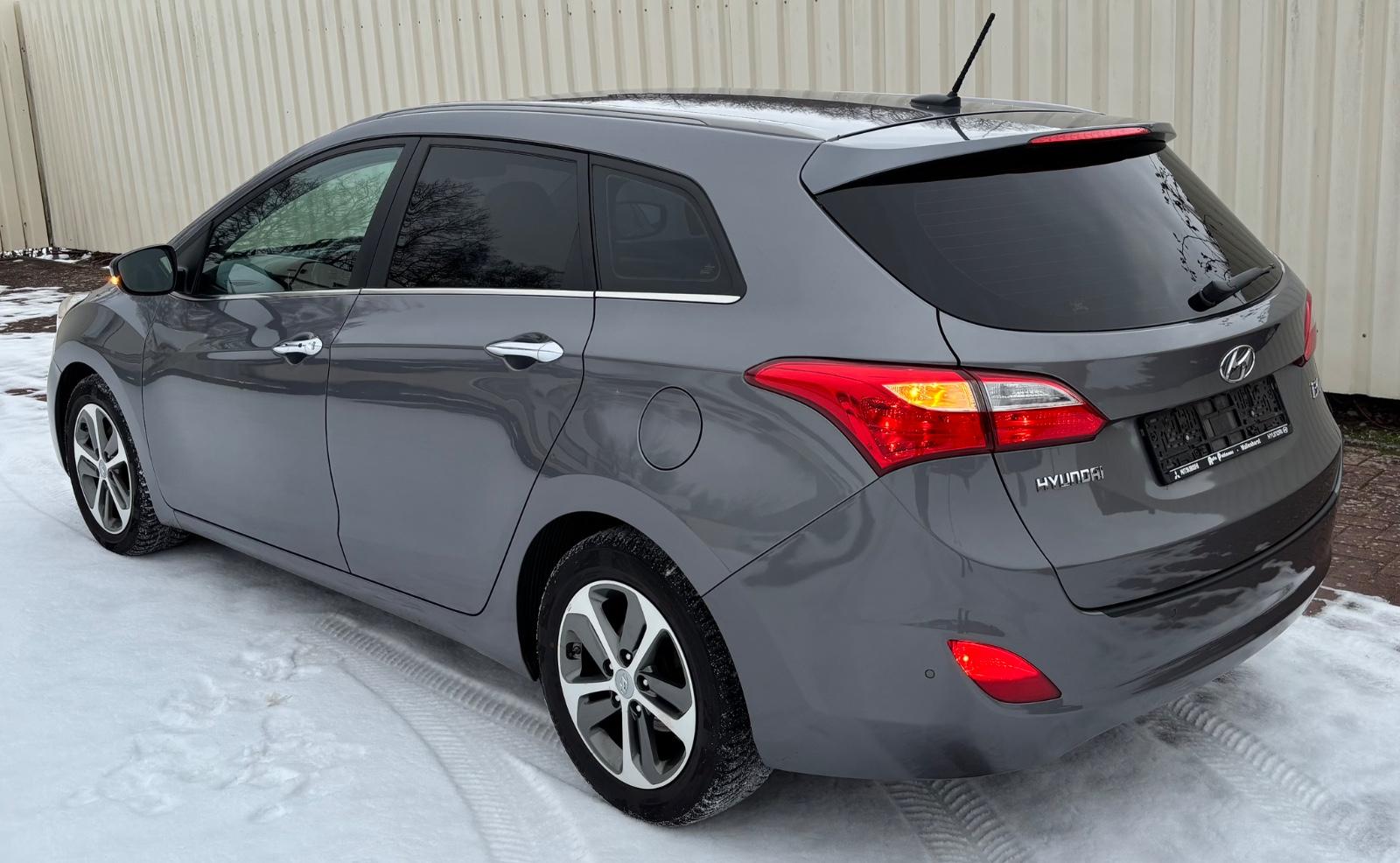 Hyundai i30 cw 1,4 YES! Gold*NAVI*ISLW*SHZ+LRHZ*Kamera