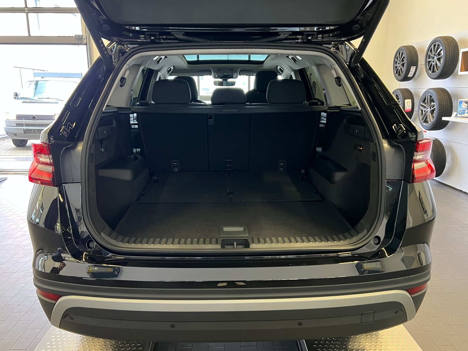 Fahrzeugabbildung SKODA Kodiaq Selection 2.0 TDI DSG *AHK, 7 Sitze, Pano