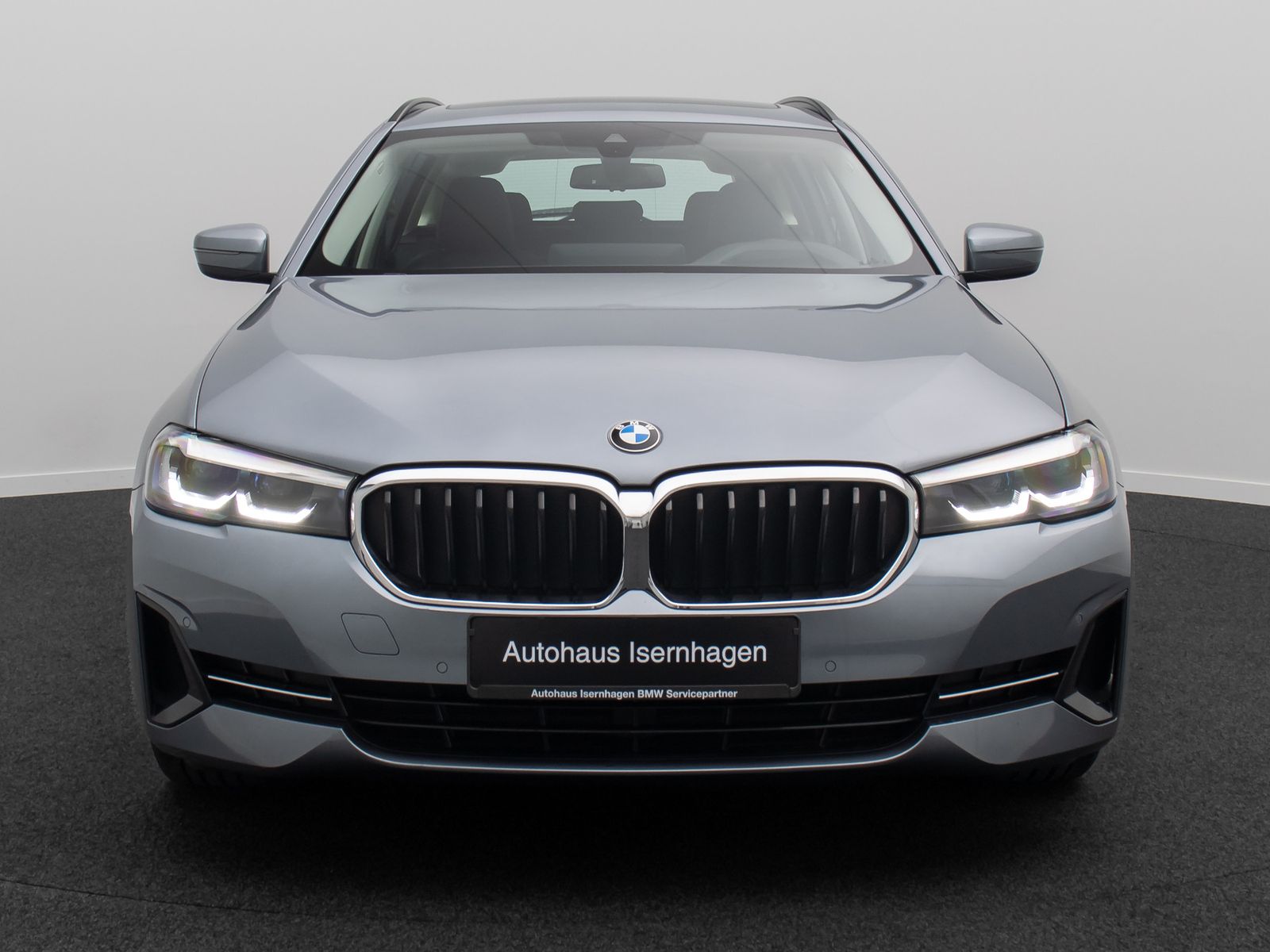 Fahrzeugabbildung BMW 520d Kamera HUD Alarm Panorama DAB Leder Sport
