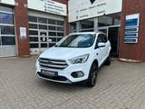 Ford Kuga Titanium - Ford Kuga Automatik mit Anhängerkupplung