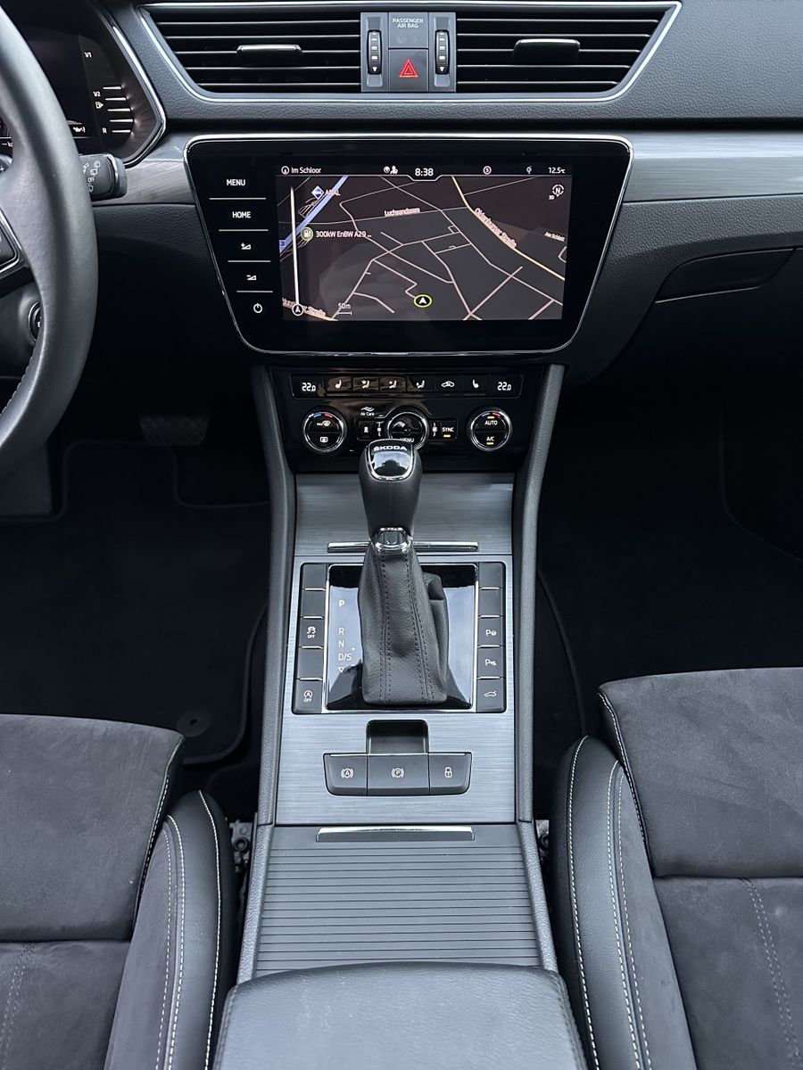 Fahrzeugabbildung SKODA Superb Combi 2.0 TDI DSG Style NAV+LED+PANO+ACC