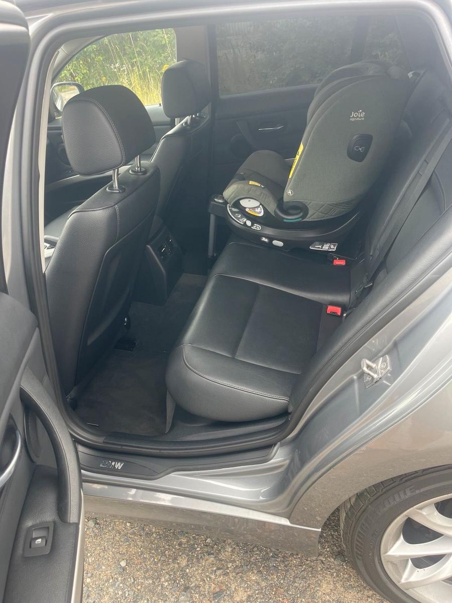 BMW 320 2010 — photo 12