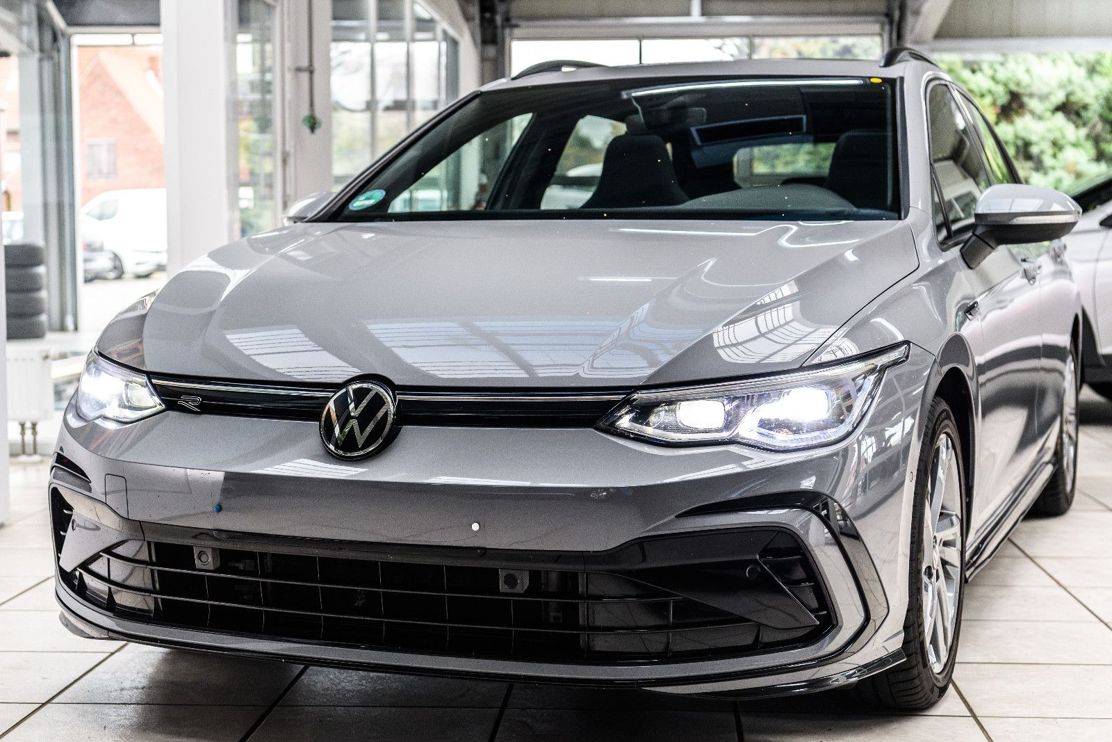 Fahrzeugabbildung Volkswagen Golf Variant R-Line eTSI DSG+AHK+Kamera+Pano