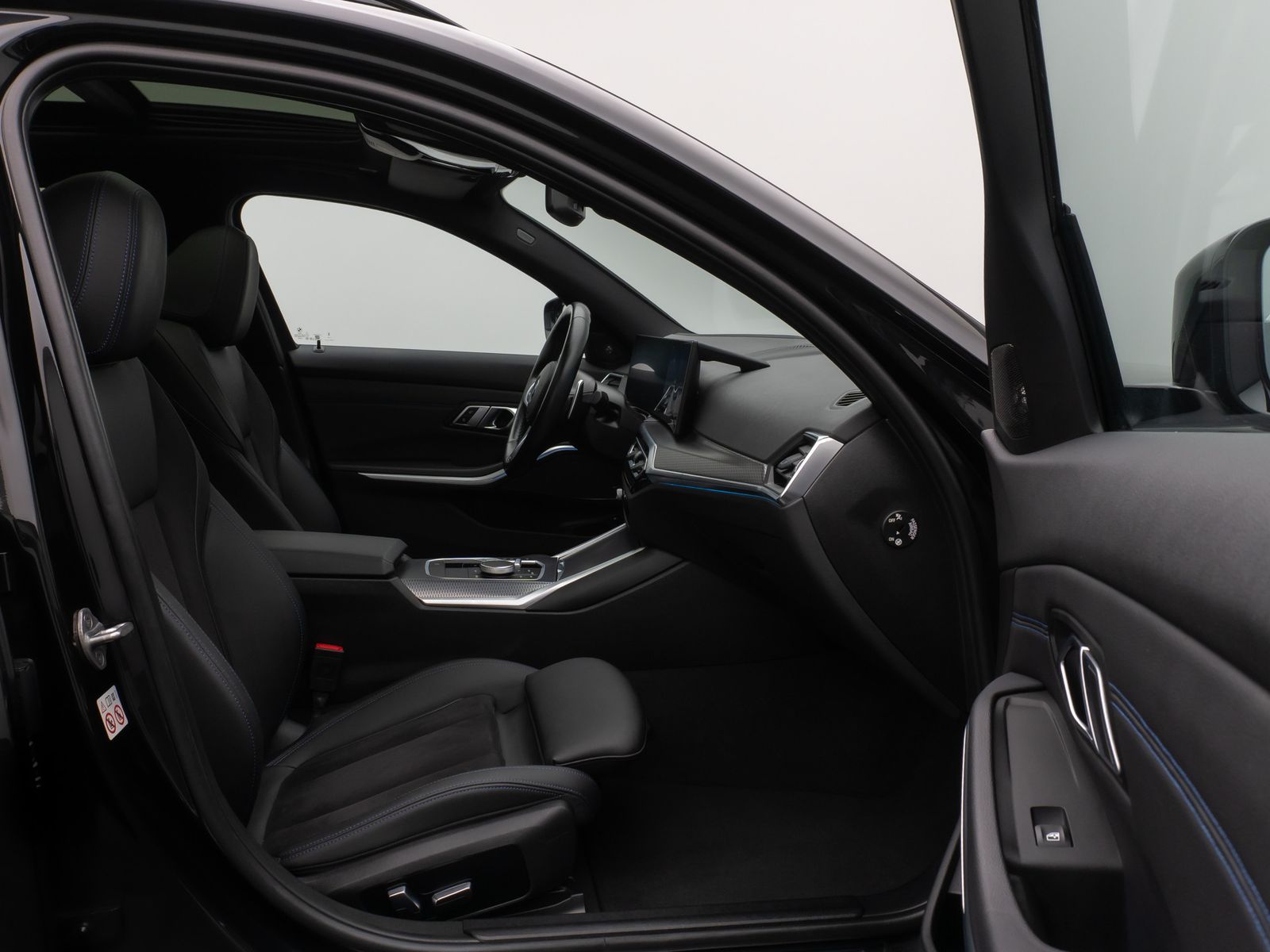 Fahrzeugabbildung BMW 330e xD M Sport Panorama Kamera HUD DAB H/K AHK