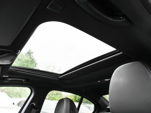 BMW 330, 2023 — 19