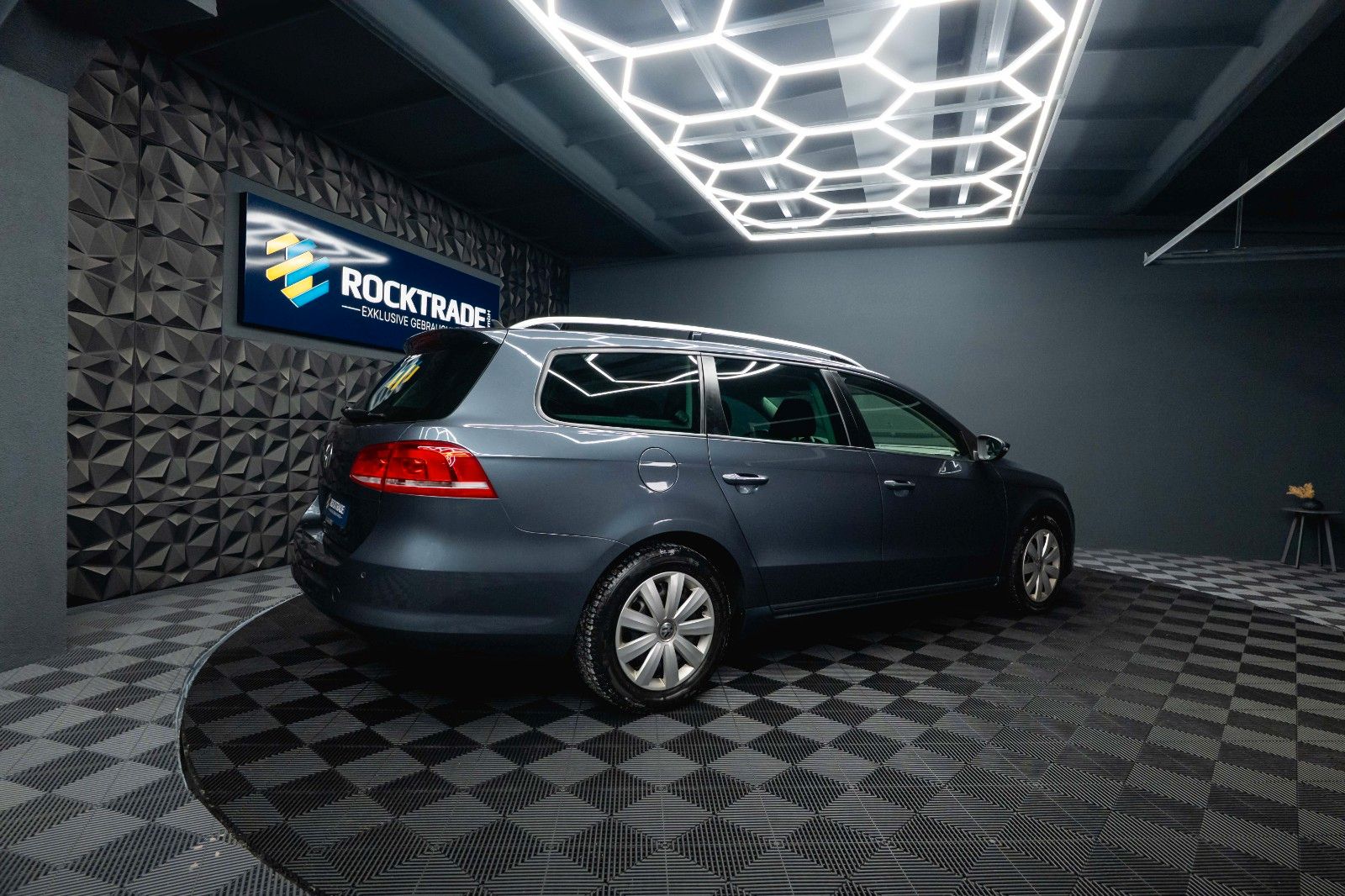 Fahrzeugabbildung Volkswagen Passat Variant 1.6 TDI Trendline BlueMotion TÜV