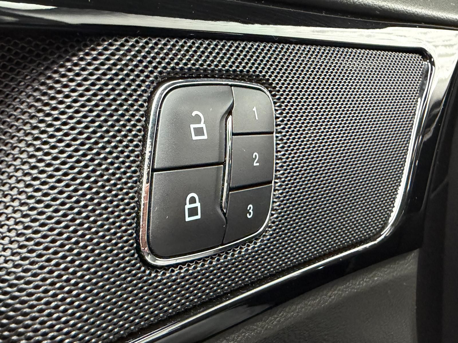 Fahrzeugabbildung Ford 1.5 ECOBOOST ST-LINE/SONY/R-CAM/KEYL/NAV/MEMORY