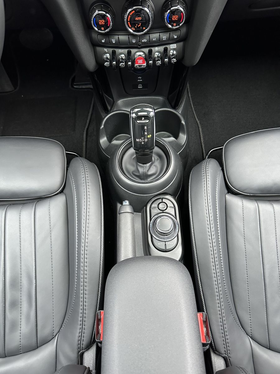 Fahrzeugabbildung MINI Cooper S Classic Trim NAV+LED+PANO+KAMERA+HEADUP