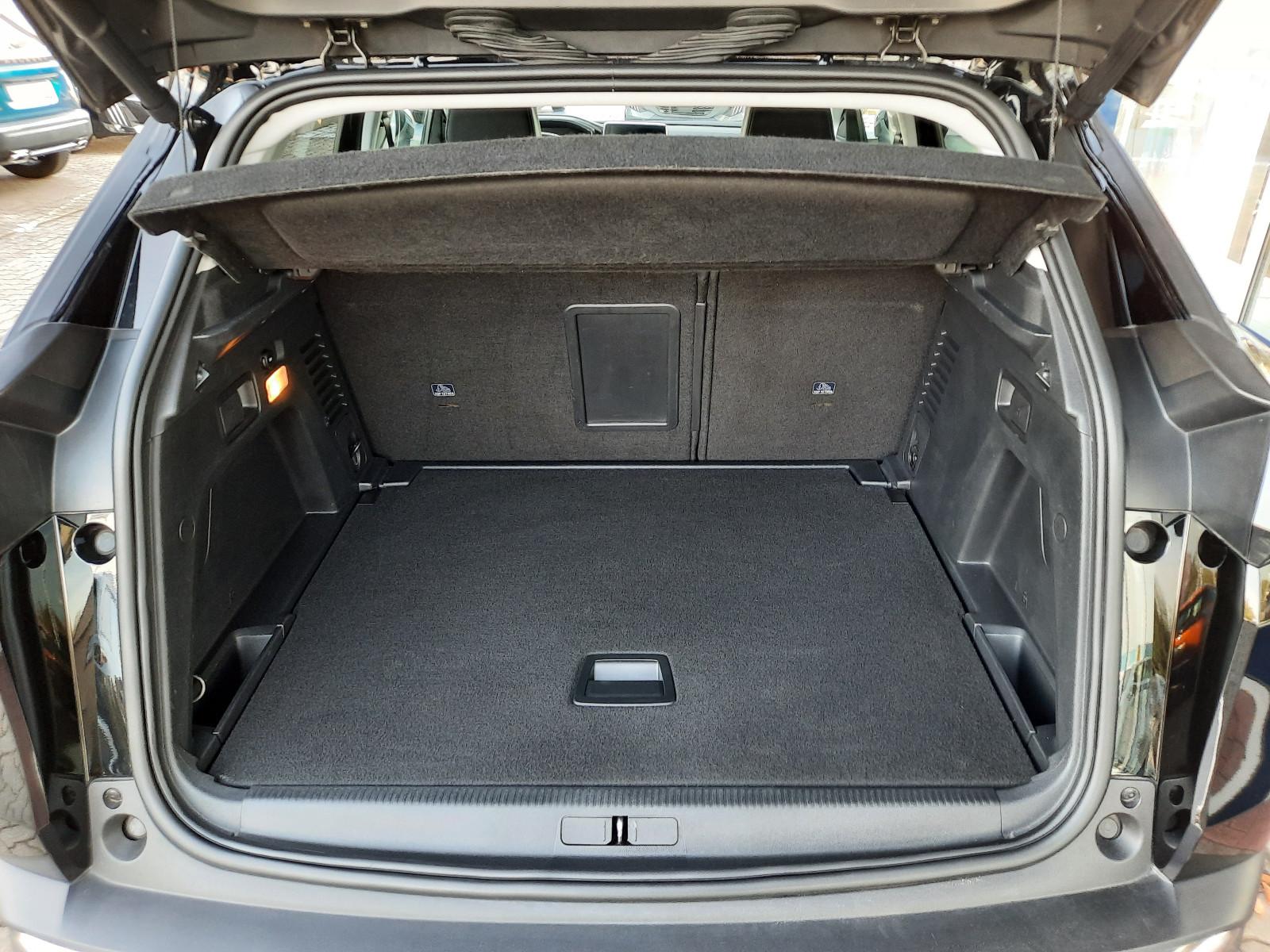 Peugeot 3008 Crossway EAT8  NAVI SH ELHK GJR aAHK