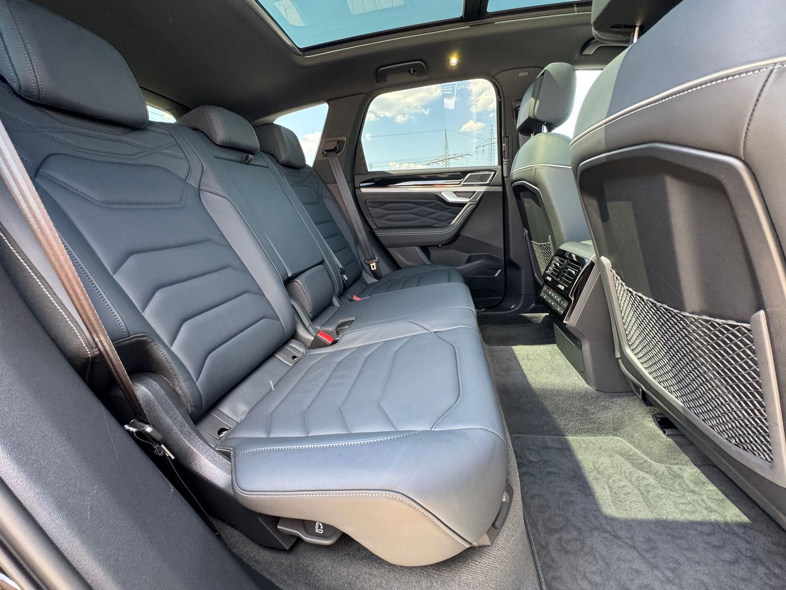 Fahrzeugabbildung Volkswagen Touareg 3.0TDI 4M R-Line VOLL Black 22" UPE 114T